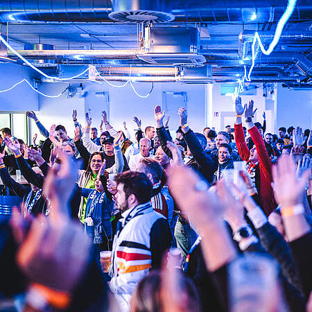 KSC-Fans feiern in der neuen PhönixBar im BBBank Wildpark