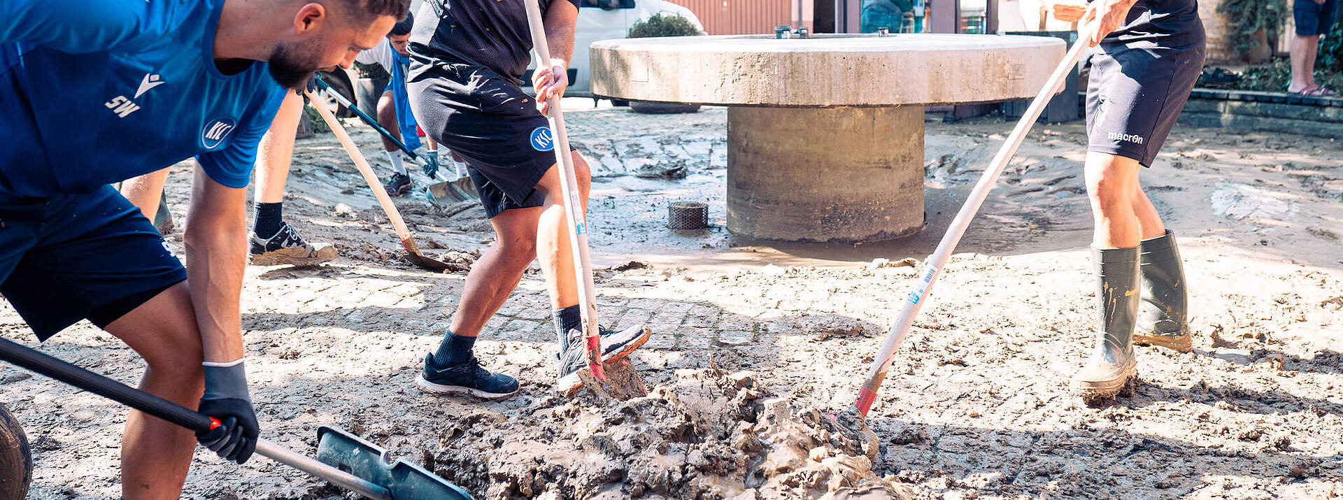 Helfereinsatz in den unwetterbetroffenen Gebieten